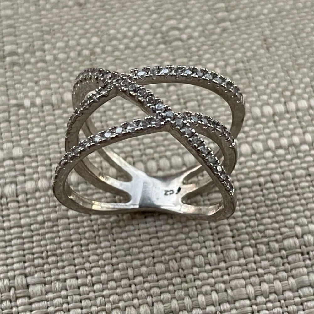 Women Rings Silver Tone Crystal accent Fashion Jewelry Ring Size 8 Unbranded - Picture 2 of 12